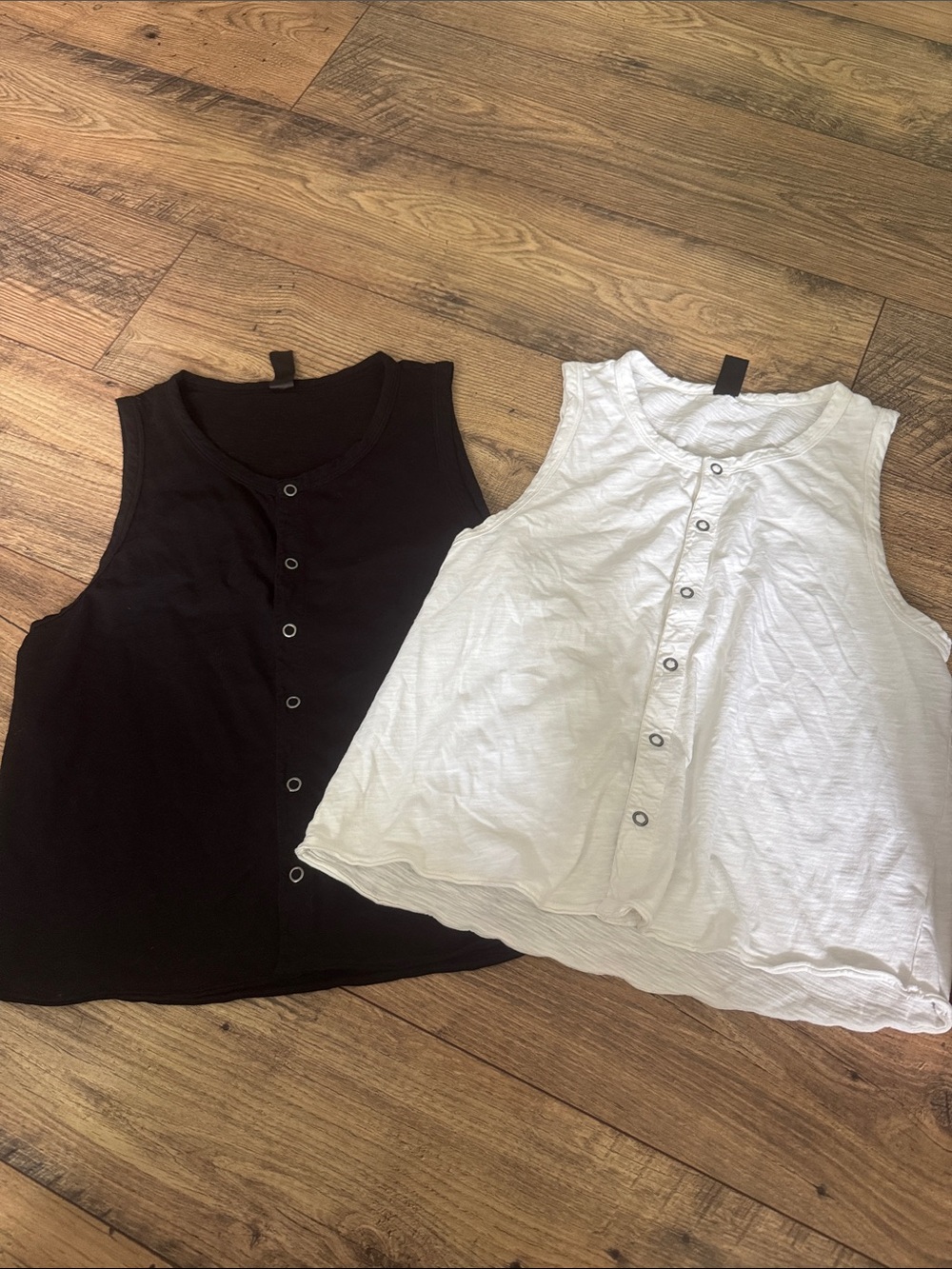 2 Women’s bobi Los Angeles tank tops medium
